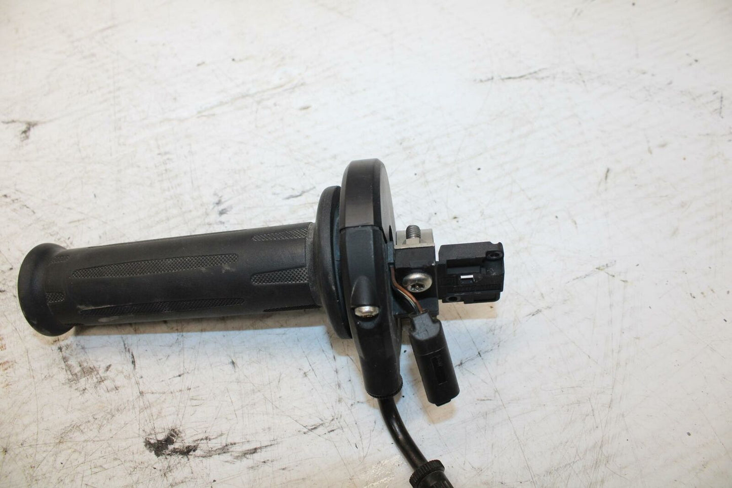 06-12 BMW F800ST THROTTLE CABLE LINE HOUSING GUIDE BB291