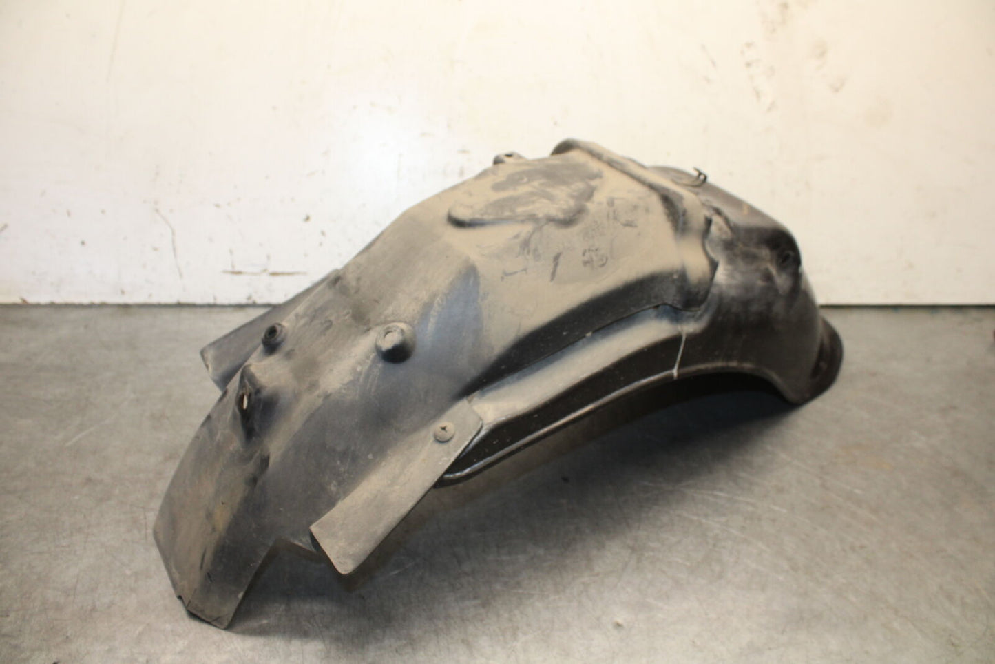 85-86 SUZUKI MADURA 1200 REAR BACK WHEEL FENDER MUD GUARD BB691