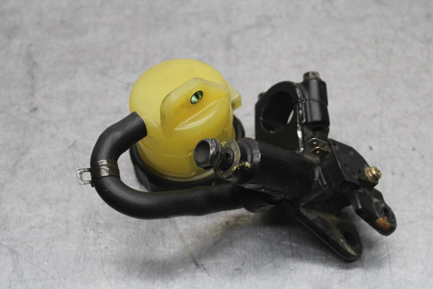 01-03 SUZUKI GSXR600 FRONT BRAKE MASTER CYLINDER BB639