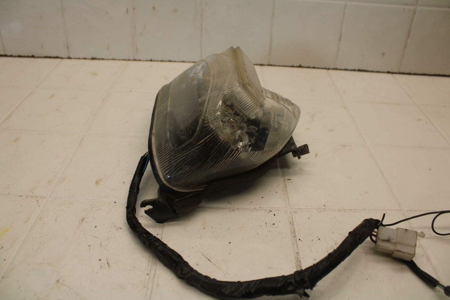 01-02 SUZUKI GSXR750 REAR TAIL TAILLIGHT BACK BRAKE LIGHT BB402