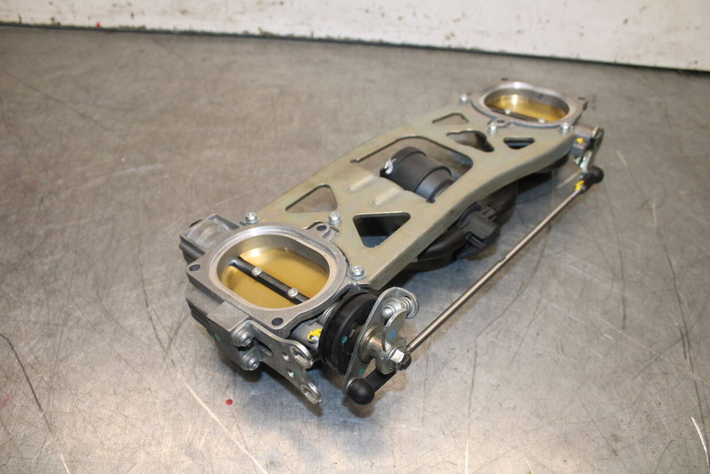 09-11 DUCATI 1198 THROTTLE BODIES BB705