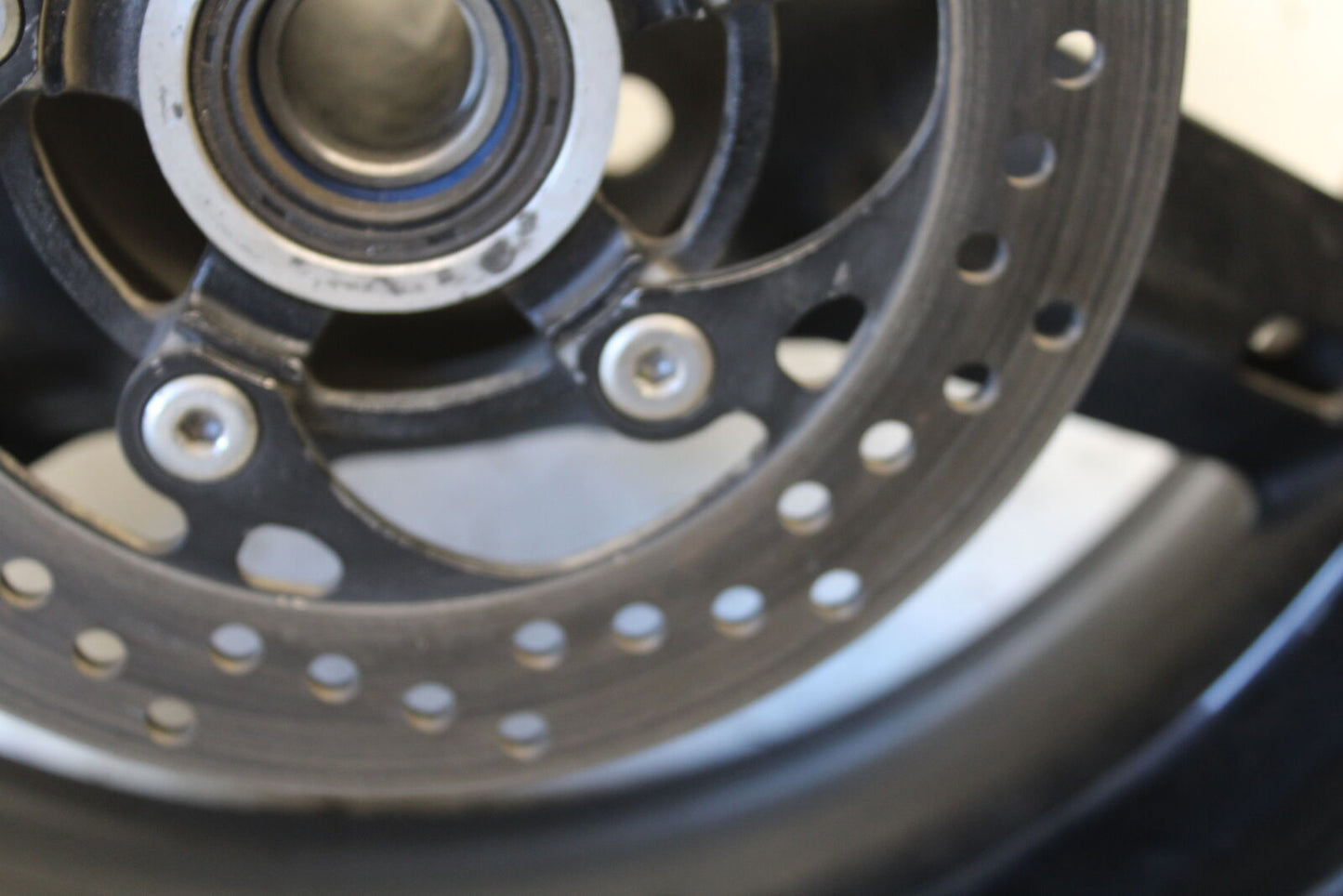 01-02 SUZUKI GSXR1000 REAR WHEEL BACK RIM BB73