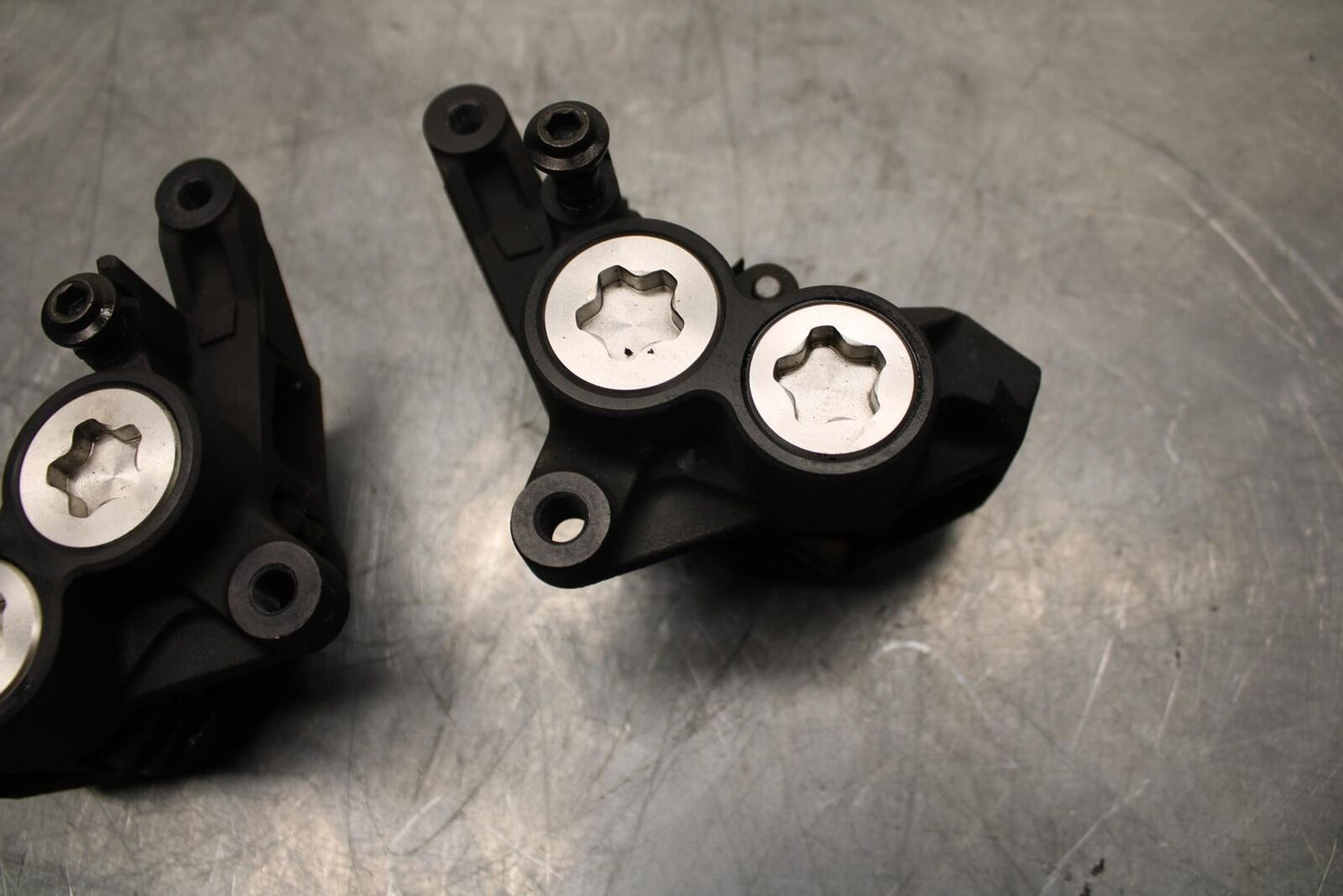 16-22 YAMAHA XSR 700 RIGHT LEFT FRONT BRAKE CALIPER SET PAIR CALIPERS BB475