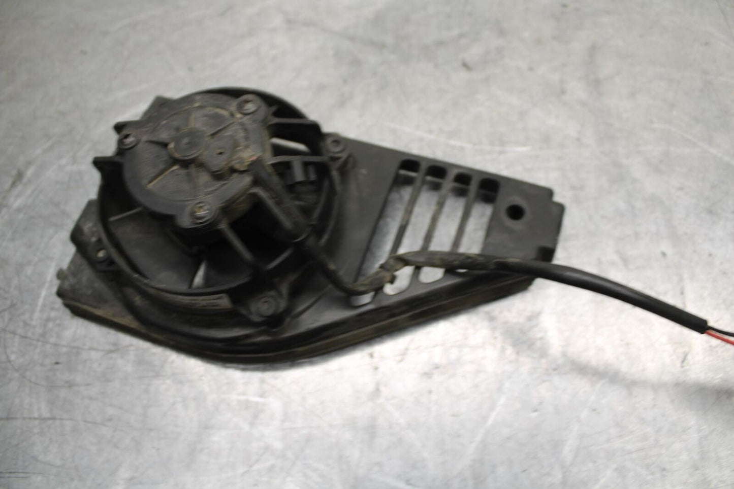 16-18 KTM 690 DUKE ENGINE RADIATOR COOLING FAN BB631
