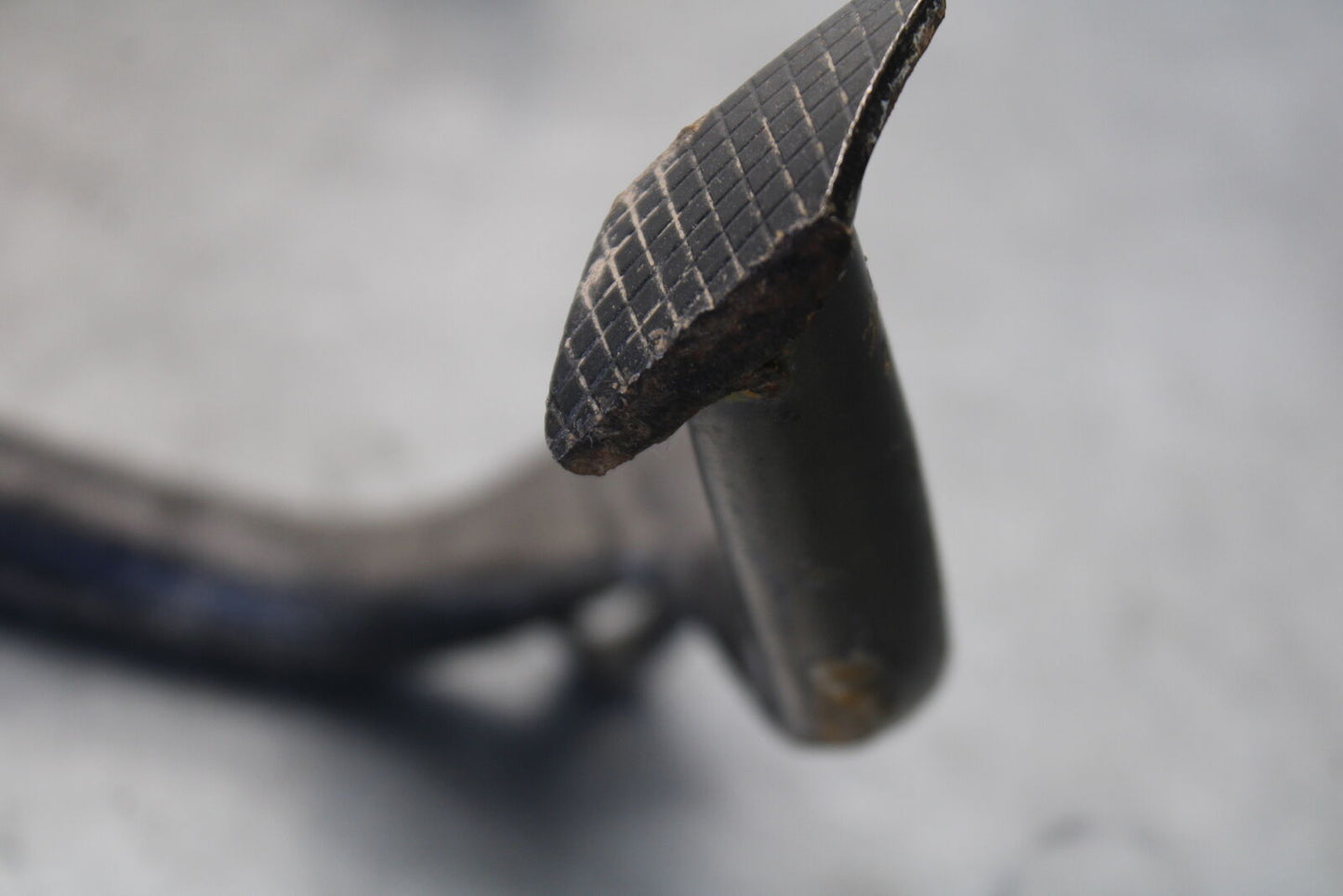 06-07 DUCATI MONSTER 695 CENTER MAIN STAND BB674