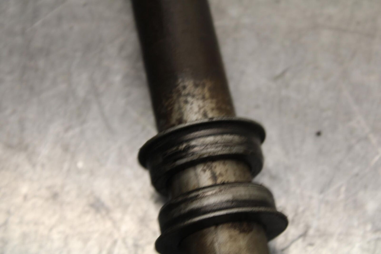 03-04 HONDA CBR600RR REAR AXLE BACK WHEEL RIM BOLT AXEL 42301-MEE-000 BB628