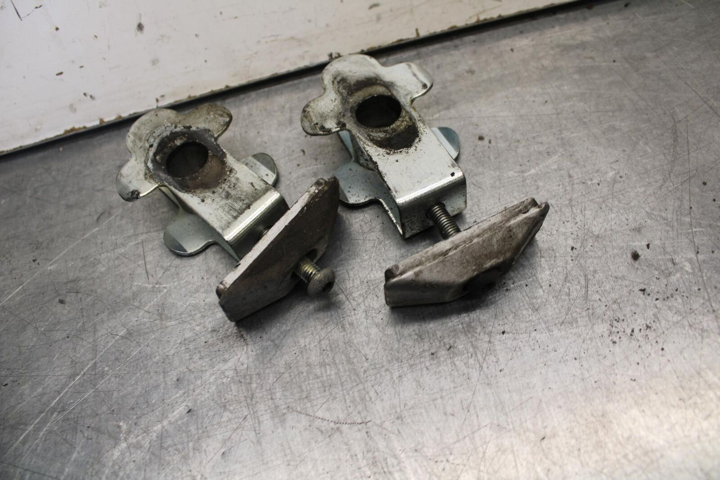1995 Suzuki RF600R SWINGARM CHAIN TENSIONER ADJUSTMENT BRACKETS BB615