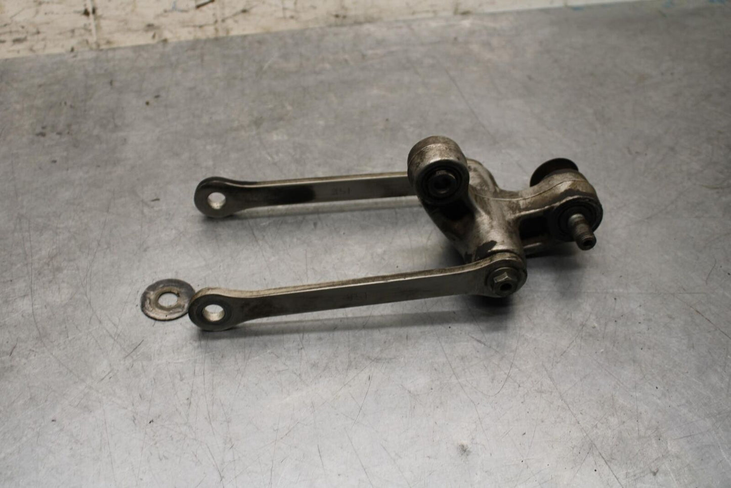 2001 Suzuki GSXR600 REAR DOGBONE SHOCK LINKAGE LINK 62600-35870 BB59