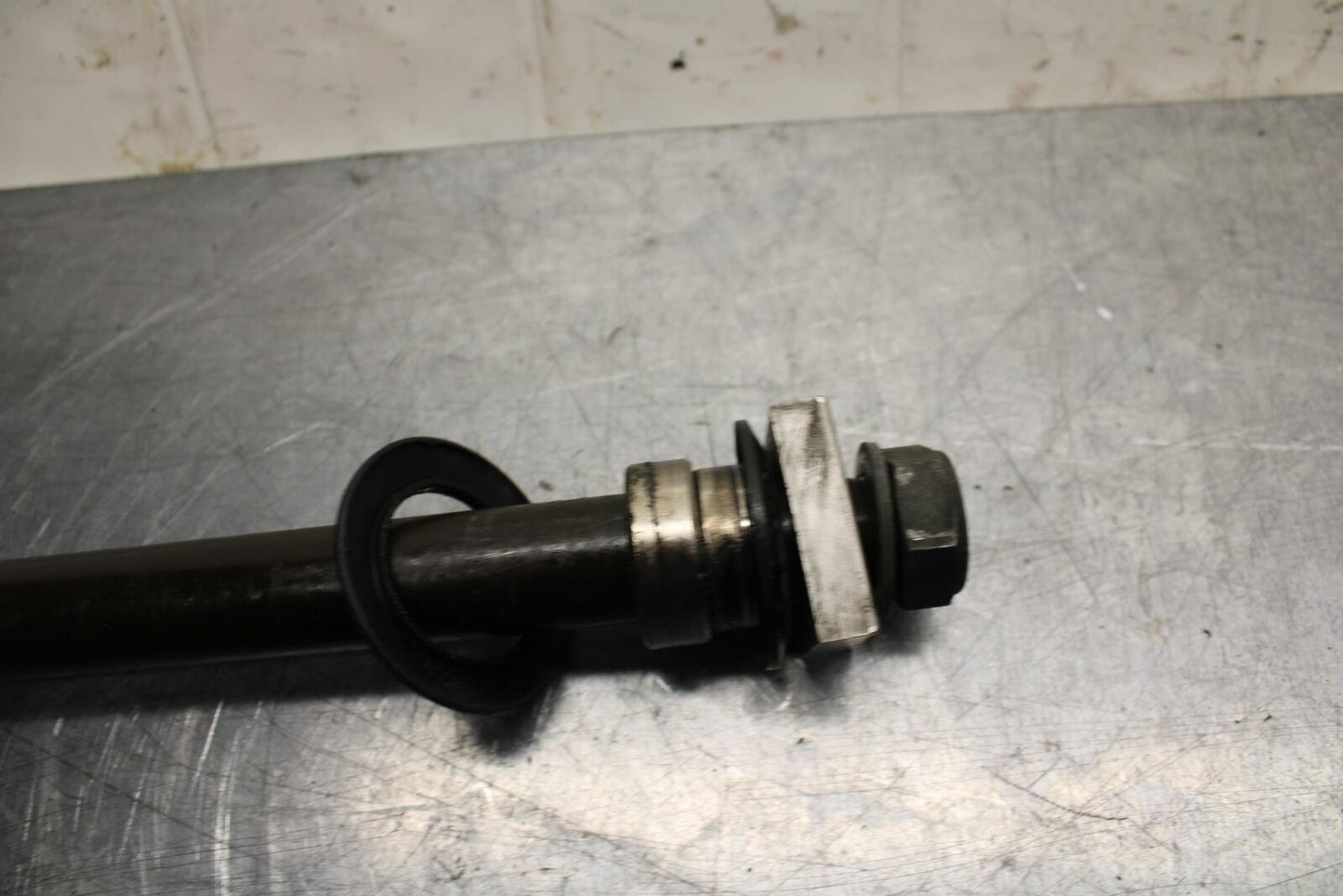 98-99 YAMAHA YZF R1 REAR AXLE WHEEL RIM PIVOT BOLT AXEL 4XV-25381-00-00 BB74