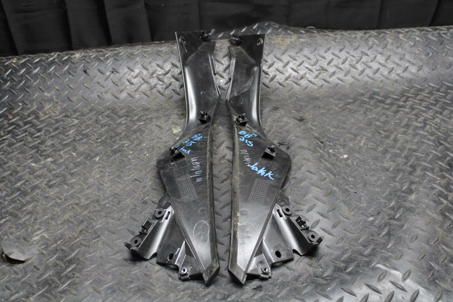 17 KAWASAKI NINJA 300 RIGHT LEFT GAS FUEL TANK PANELS COVERS TRIM SET BB215