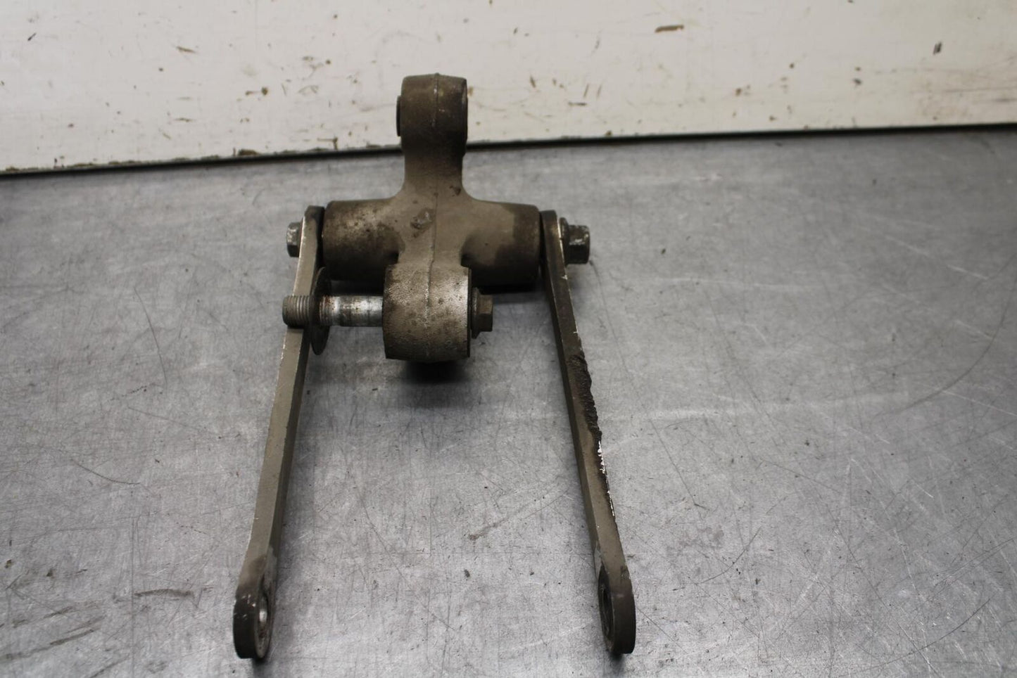 01-03 SUZUKI GSXR600 REAR DOGBONE SHOCK LINKAGE LINK 62600-35870 BB633