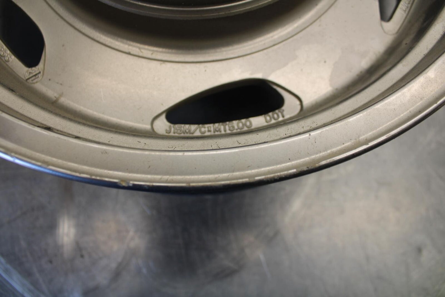 2004 Suzuki Intruder 1500 VL1500 REAR WHEEL RIM BB509