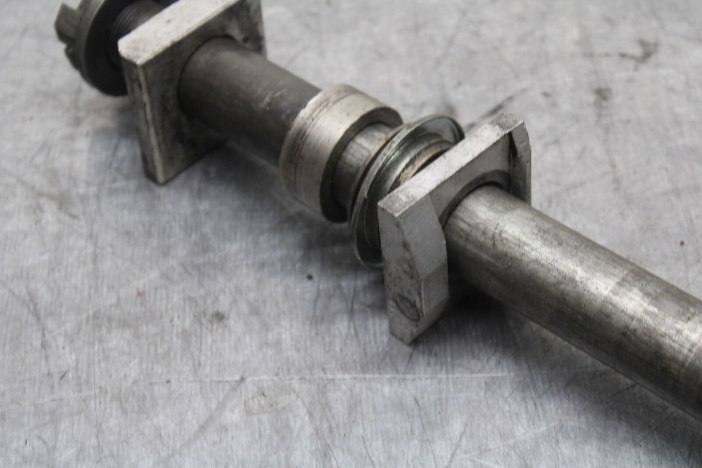 01-03 SUZUKI GSXR600 REAR AXLE BACK WHEEL RIM PIVOT BOLT AXEL BB336