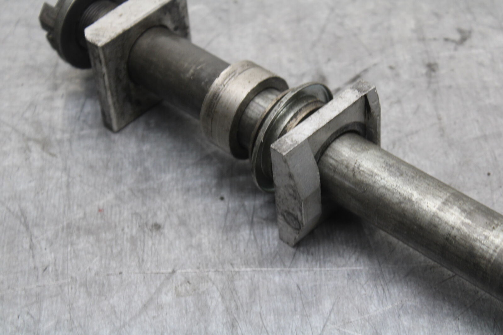 01-03 SUZUKI GSXR600 REAR AXLE BACK WHEEL RIM PIVOT BOLT AXEL BB336