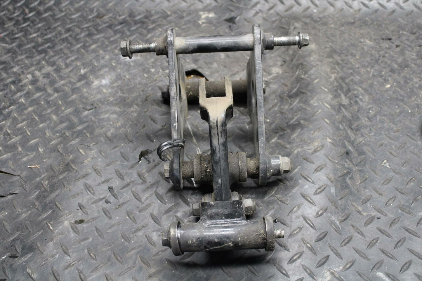 86 SUZUKI GS750ES REAR DOGBONE SHOCK LINKAGE LINK BB233