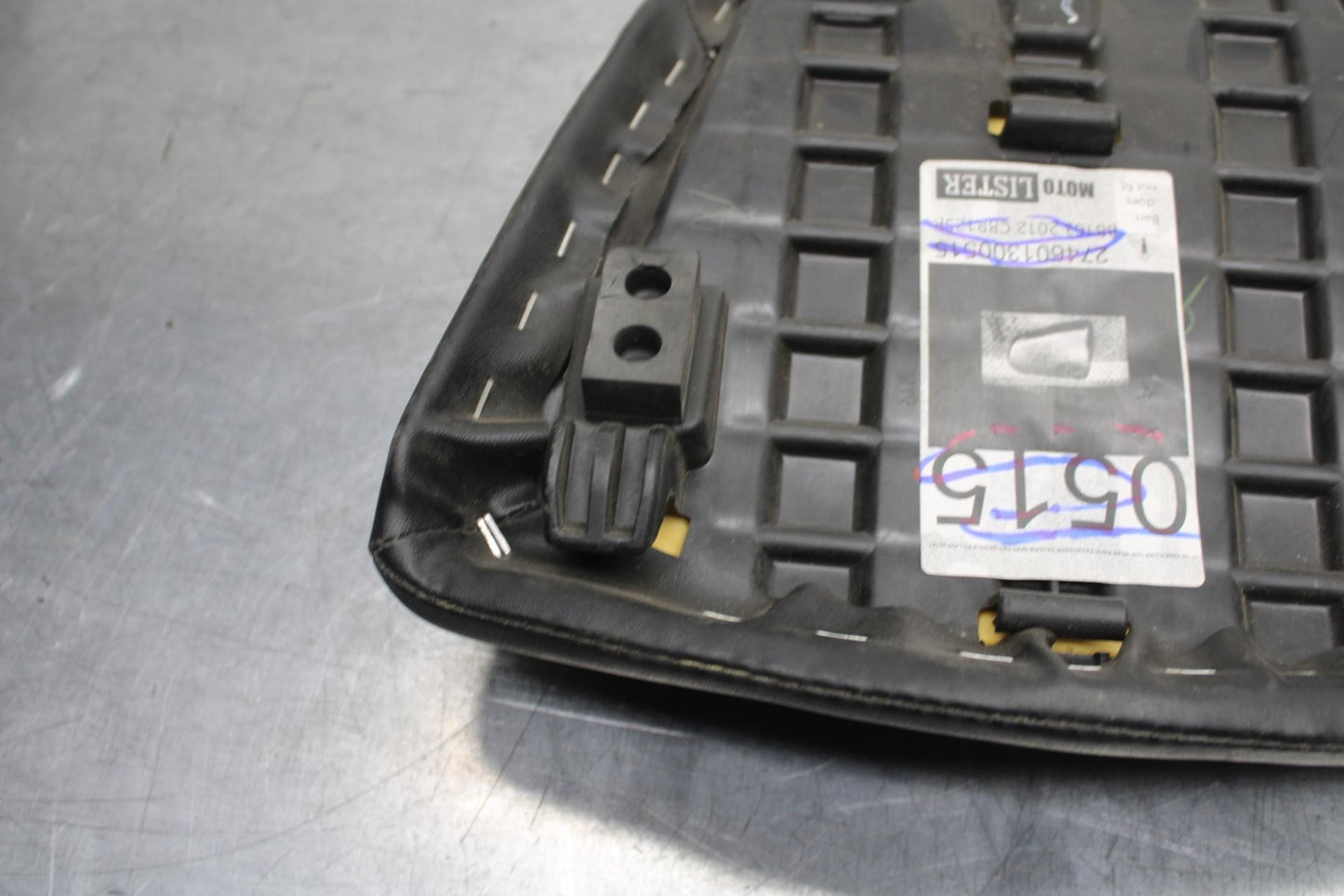 11-19 HONDA CBR125R REAR BACK PASSENGER TANDEM SEAT PAD SADDLE PILLION BB102