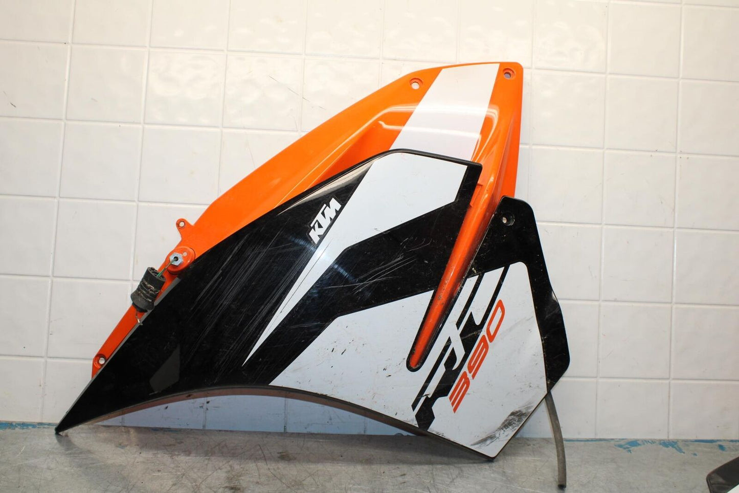 18 KTM RC 390 LEFT MID UPPER SIDE FAIRING COWL PLASTIC BB442