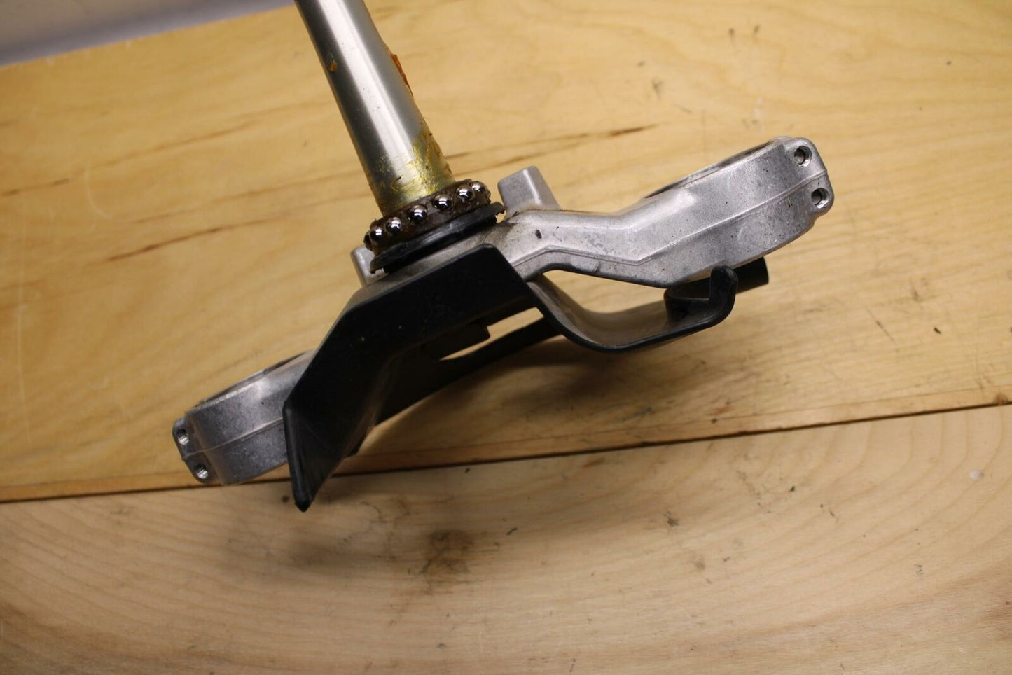02-03 YAMAHA YZF R1 5PW FRONT FORKS CLAMP LOWER TRIPLE TREE STEM BB313