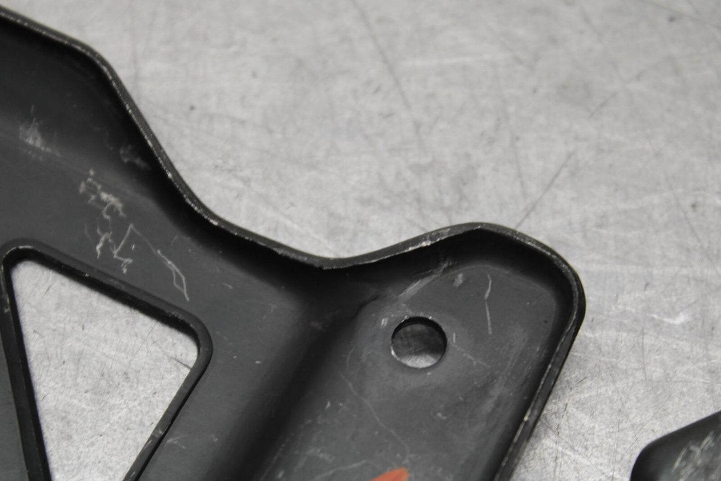 01-03 SUZUKI GSXR600 RIGHT SIDE HEEL GUARD BB639