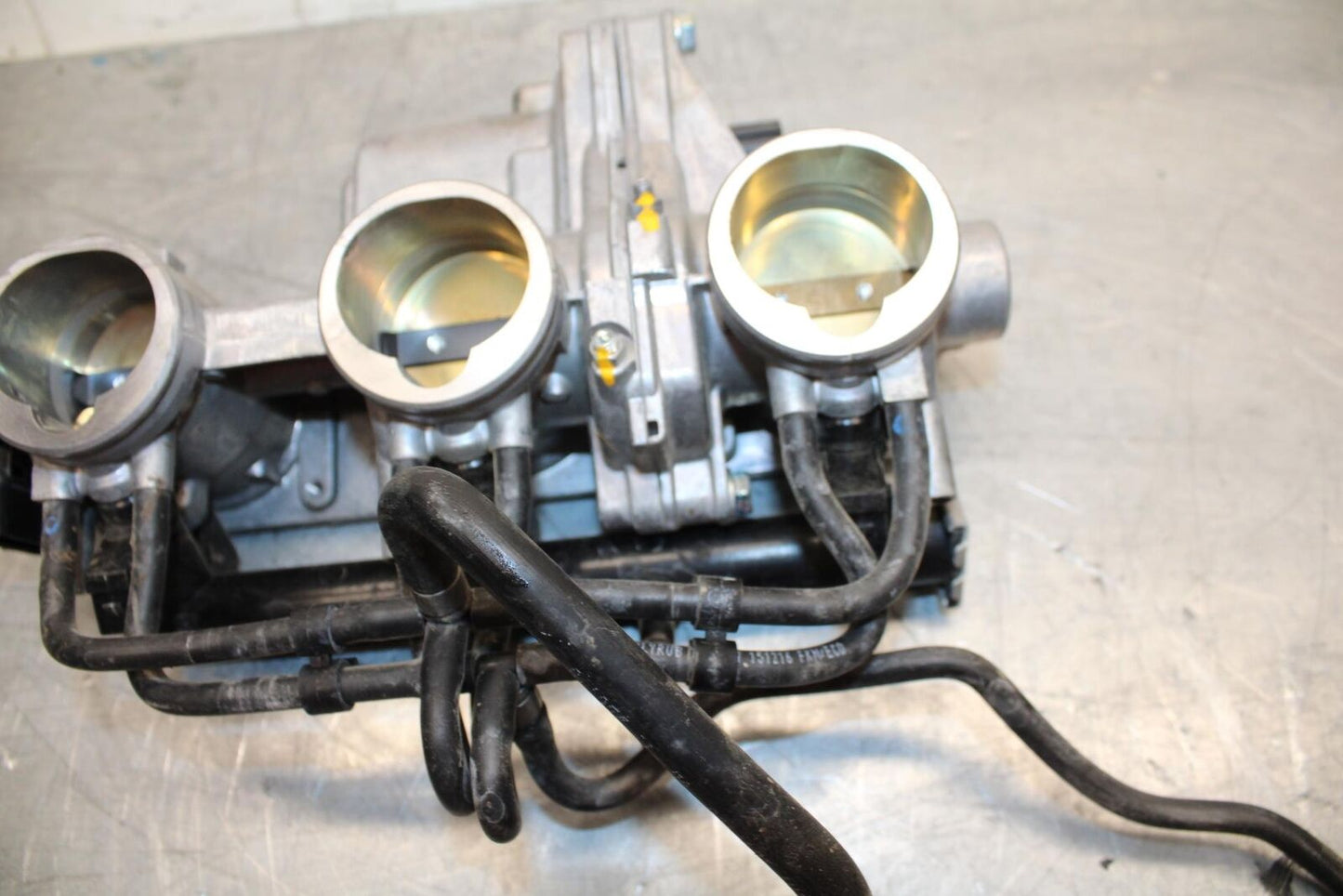 17-21 TRIUMPH STREET TRIPPLE R ABS MAIN FUEL INJECTORS / THROTTLE BODIES bb452