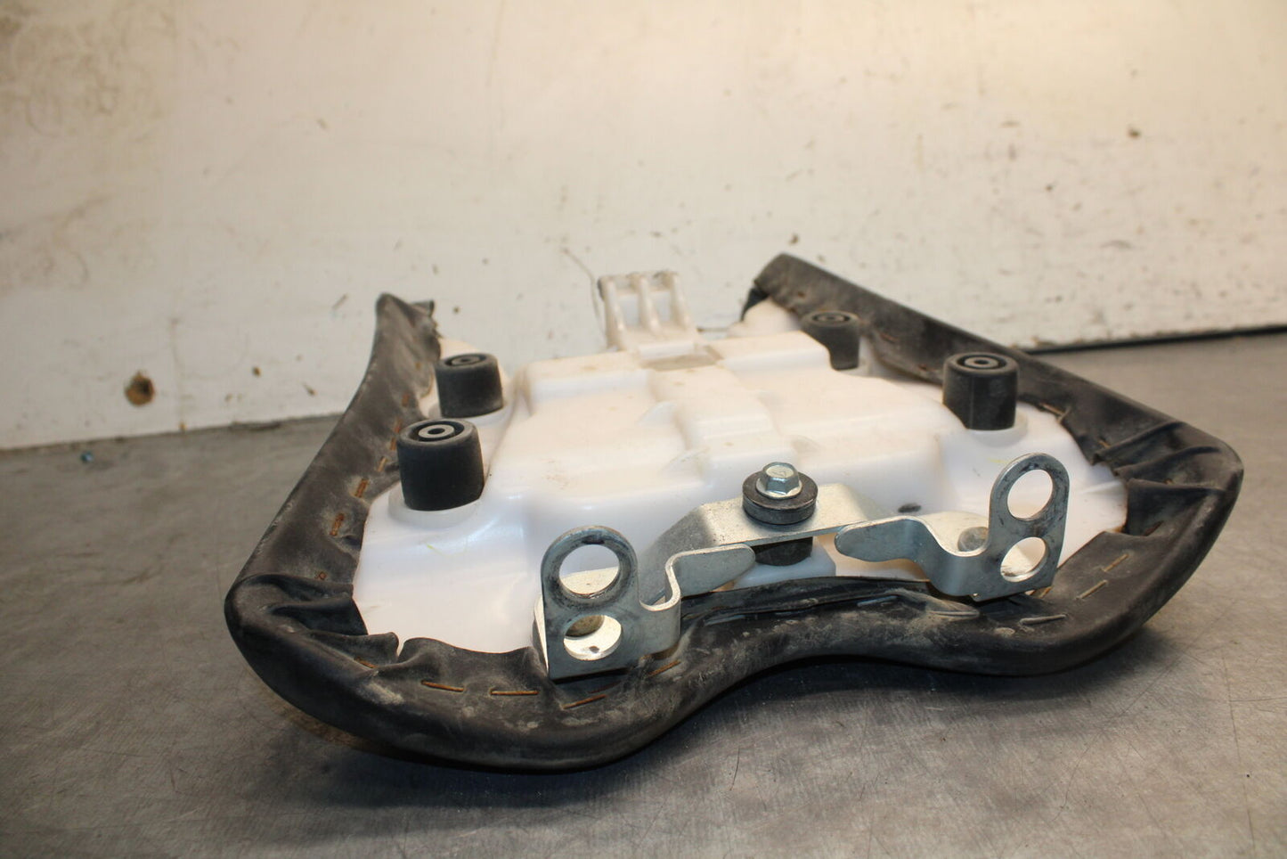 09-15 YAMAHA FZ6R FRONT DRIVERS SEAT PAD SADDLE PILLION BB686