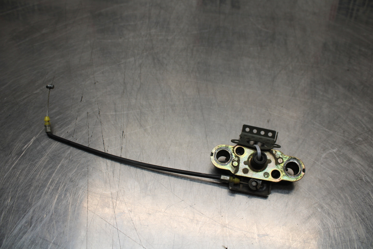 04-05 KAWASAKI NINJA ZX10R REAR PASSENGER SEAT LATCH LOCK ASSEMBLY BB163