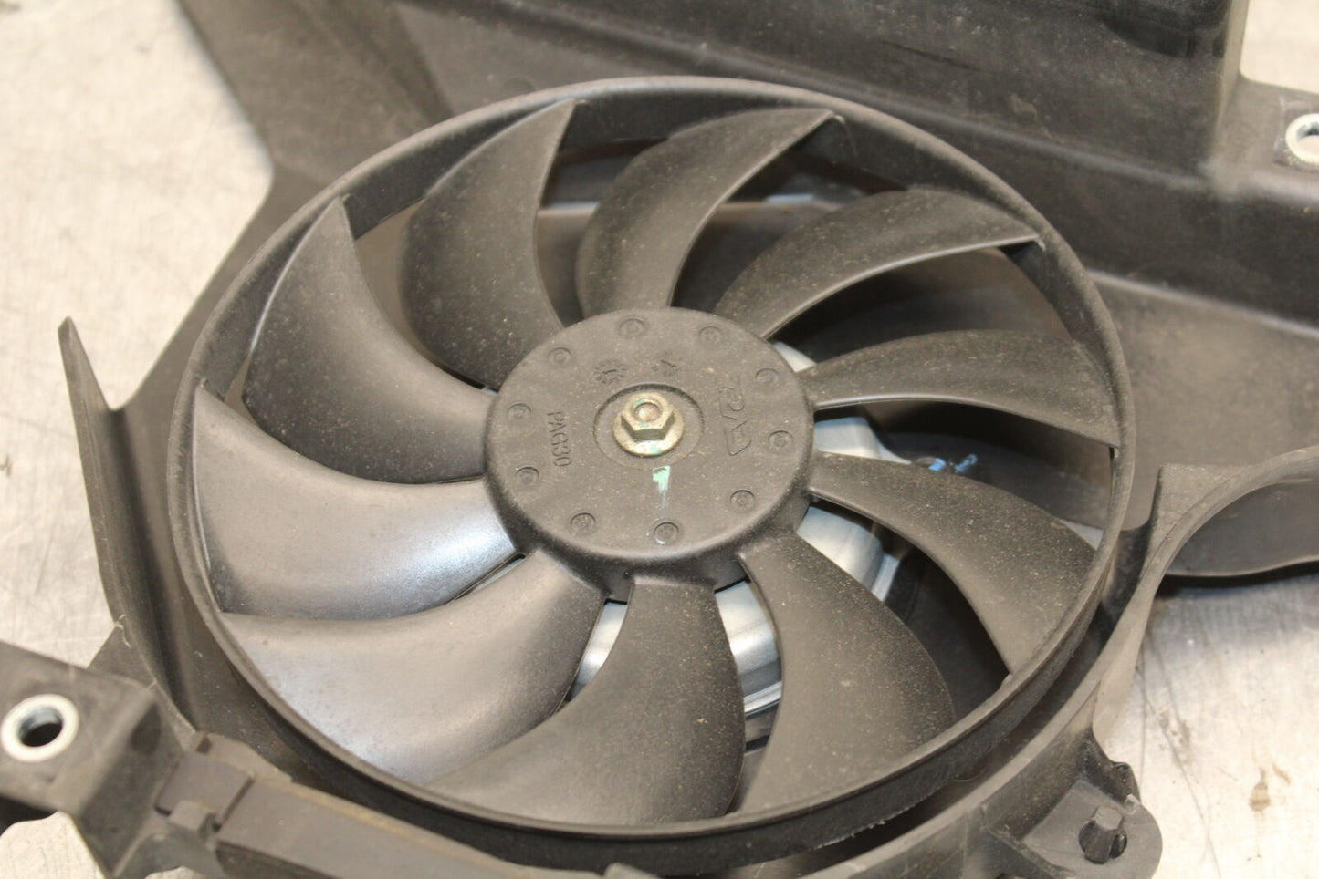 19-22 KAWASAKI Z400 ENGINE RADIATOR COOLING FAN BB738