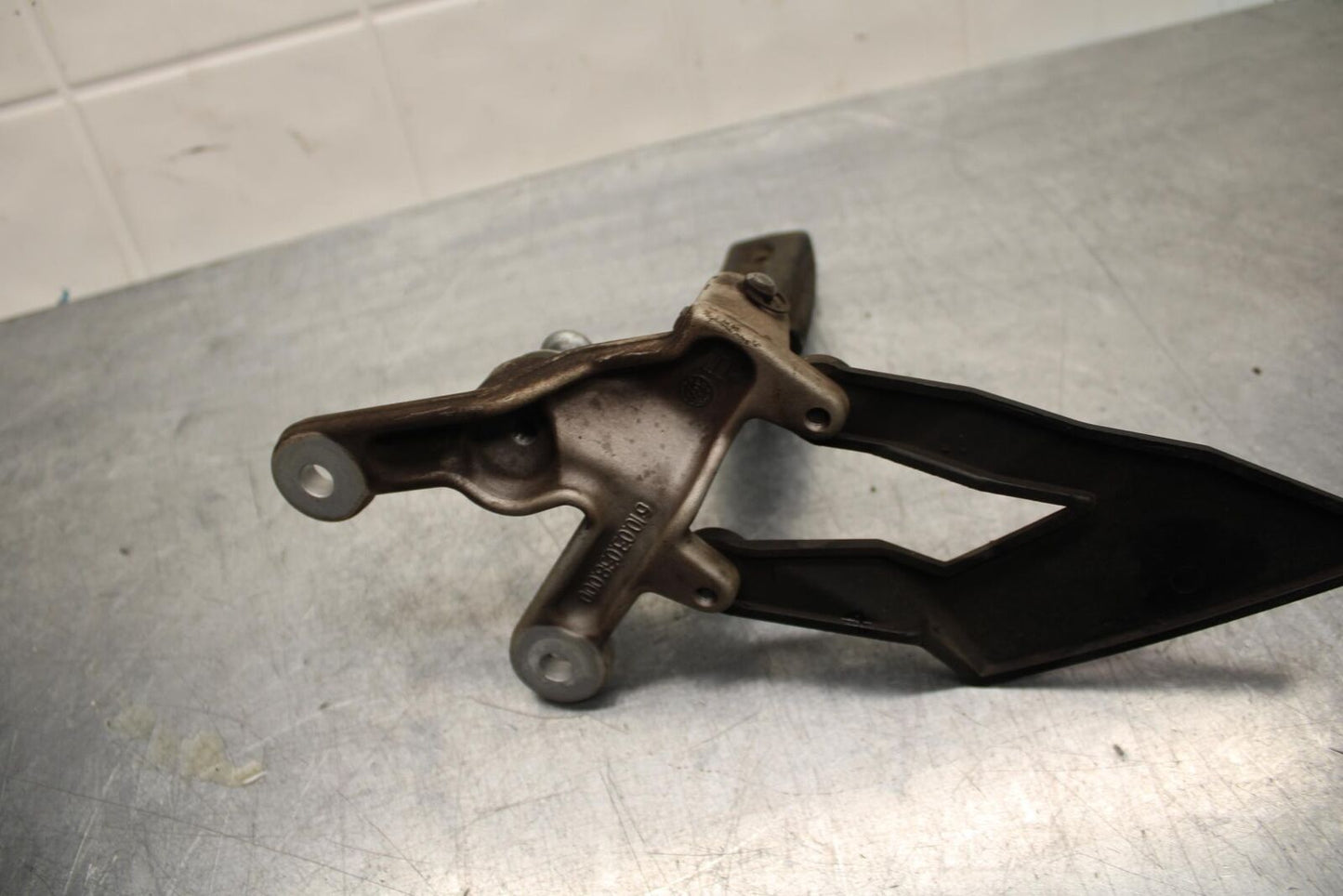 07-11 KTM 990 SUPER DUKE LEFT REARSET REAR SET DRIVER FOOT PEG REST STOP BB578