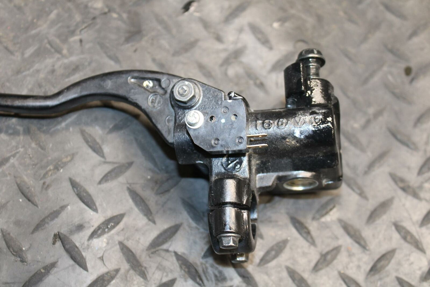 17 KAWASAKI NINJA 300 FRONT BRAKE MASTER CYLINDER w/ LEVER 43015-0622 BB215