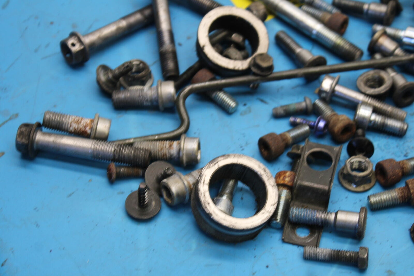 04-05 SUZUKI GSXR600 ENGINE MOUNTING BOLTS HARDWARE MOTOR SCREWS BB658