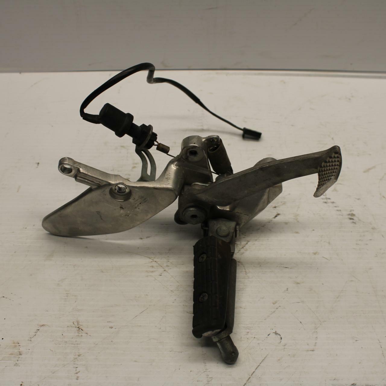 96 YAMAHA YZF750R RIGHT REARSET REAR SET DRIVER FOOT PEG REST STOP BB237 B