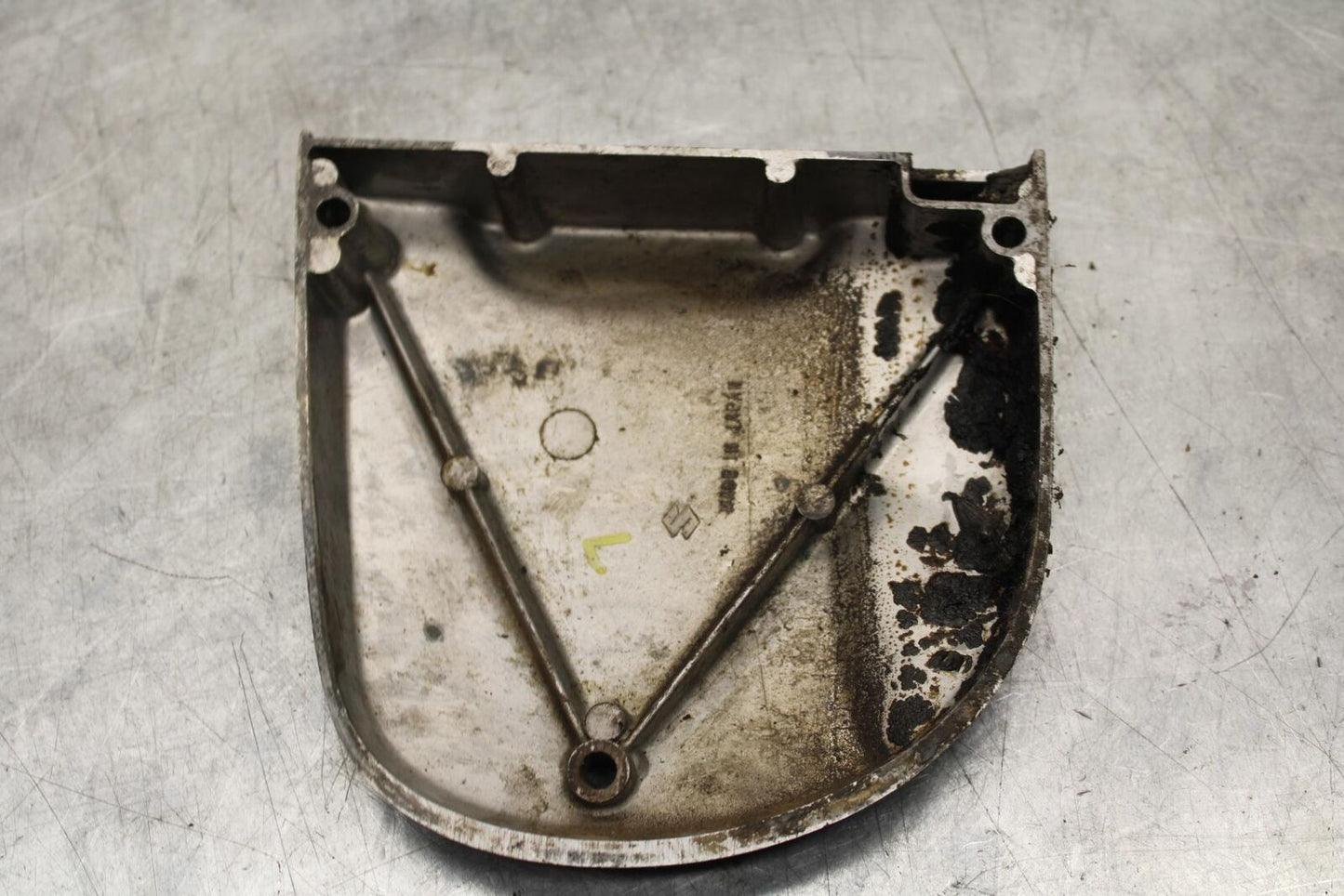 75 SUZUKI GT 550 ENGINE SPROCKET COVER BB67