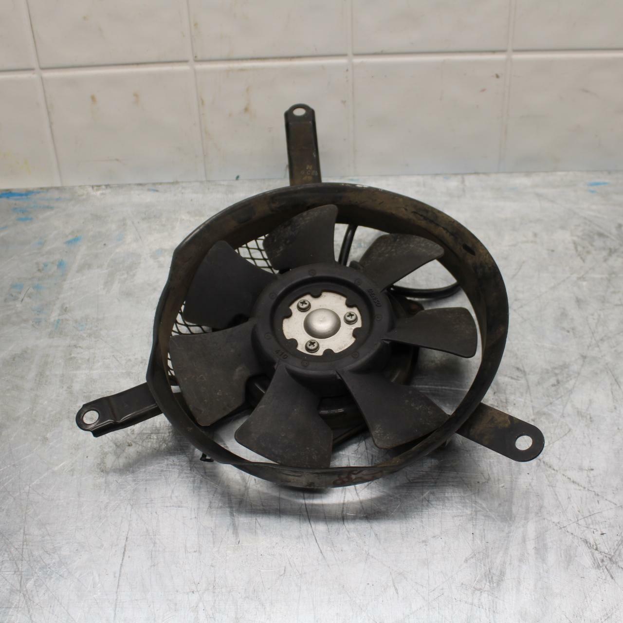 01-02 SUZUKI GSXR750 ENGINE RADIATOR COOLING FAN BB28 C