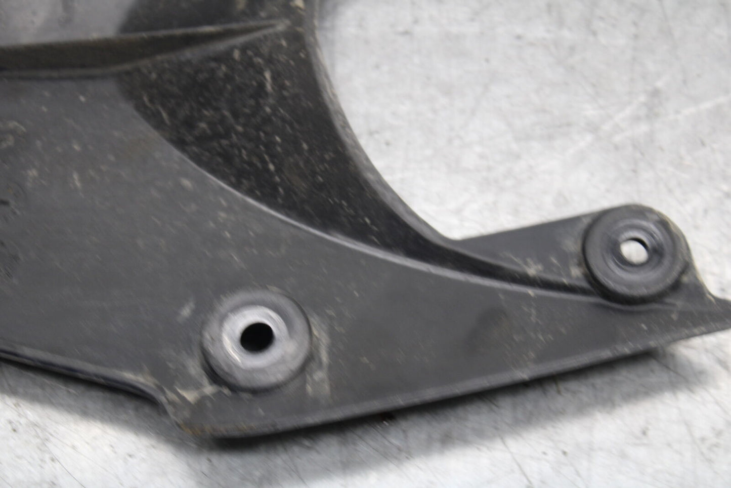 09-11 TRIUMPH DAYTONA 675 REAR BACK WHEEL TIRE HUGGER FENDER BB652