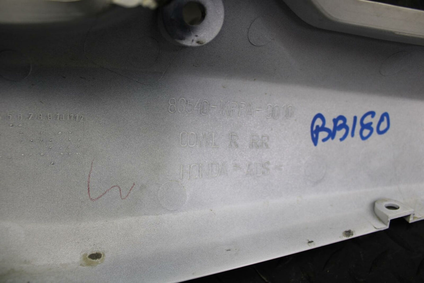 08 HONDA CBR125R RIGHT FRAME SIDE COVER COWL PANEL TRIM bb180