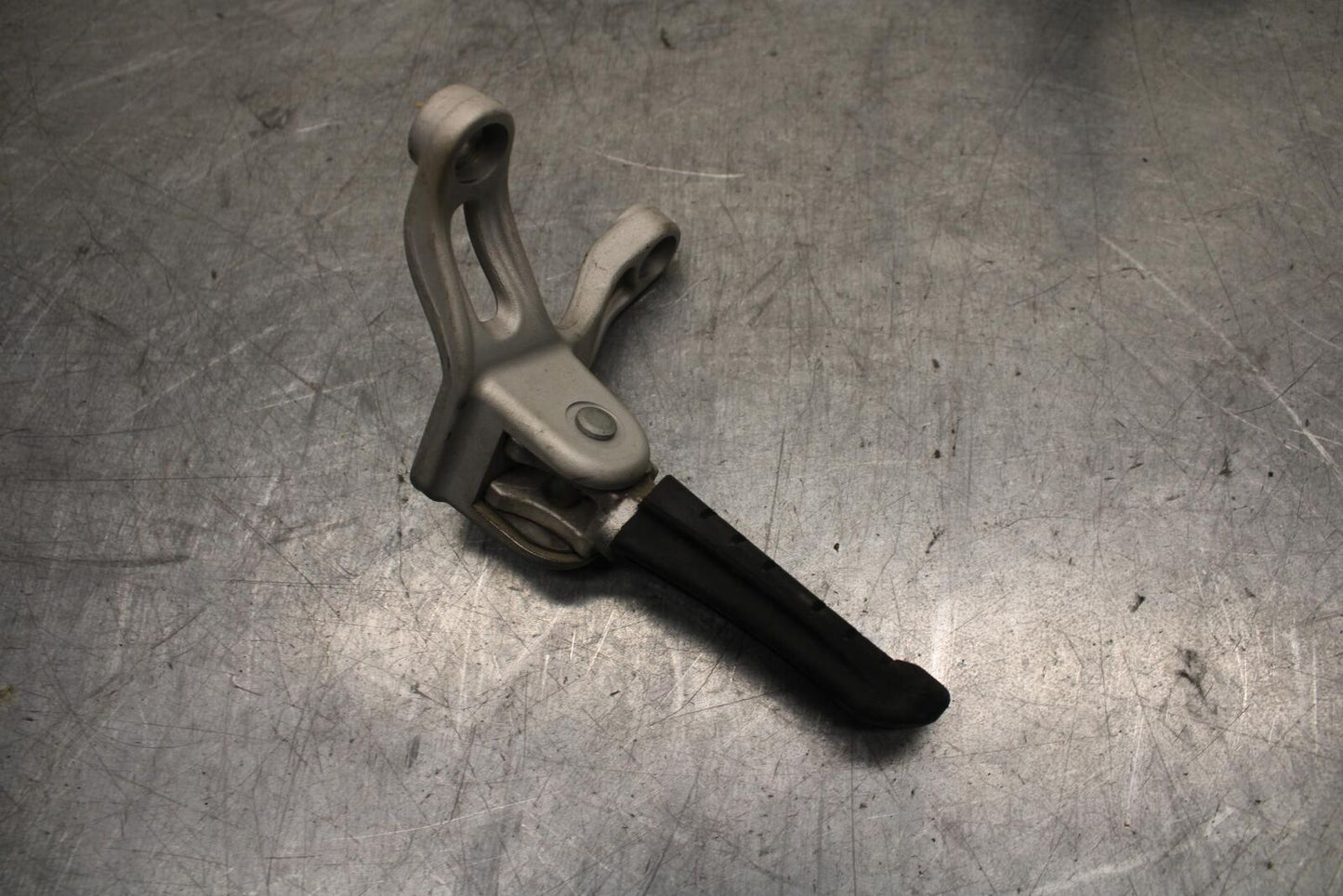 16-18 KTM 690 DUKE REAR FOOT RESTS PEGS STEPS SET PAIR BB631