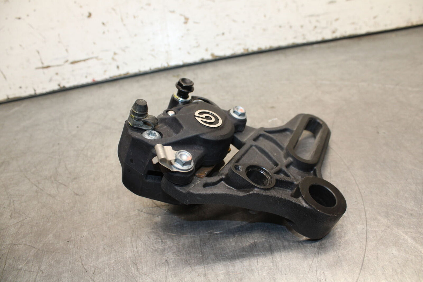 21-24 APRILIA TUONO 660 FACTORY REAR BACK BRAKE CALIPER W MOUNT BRACKET BB733