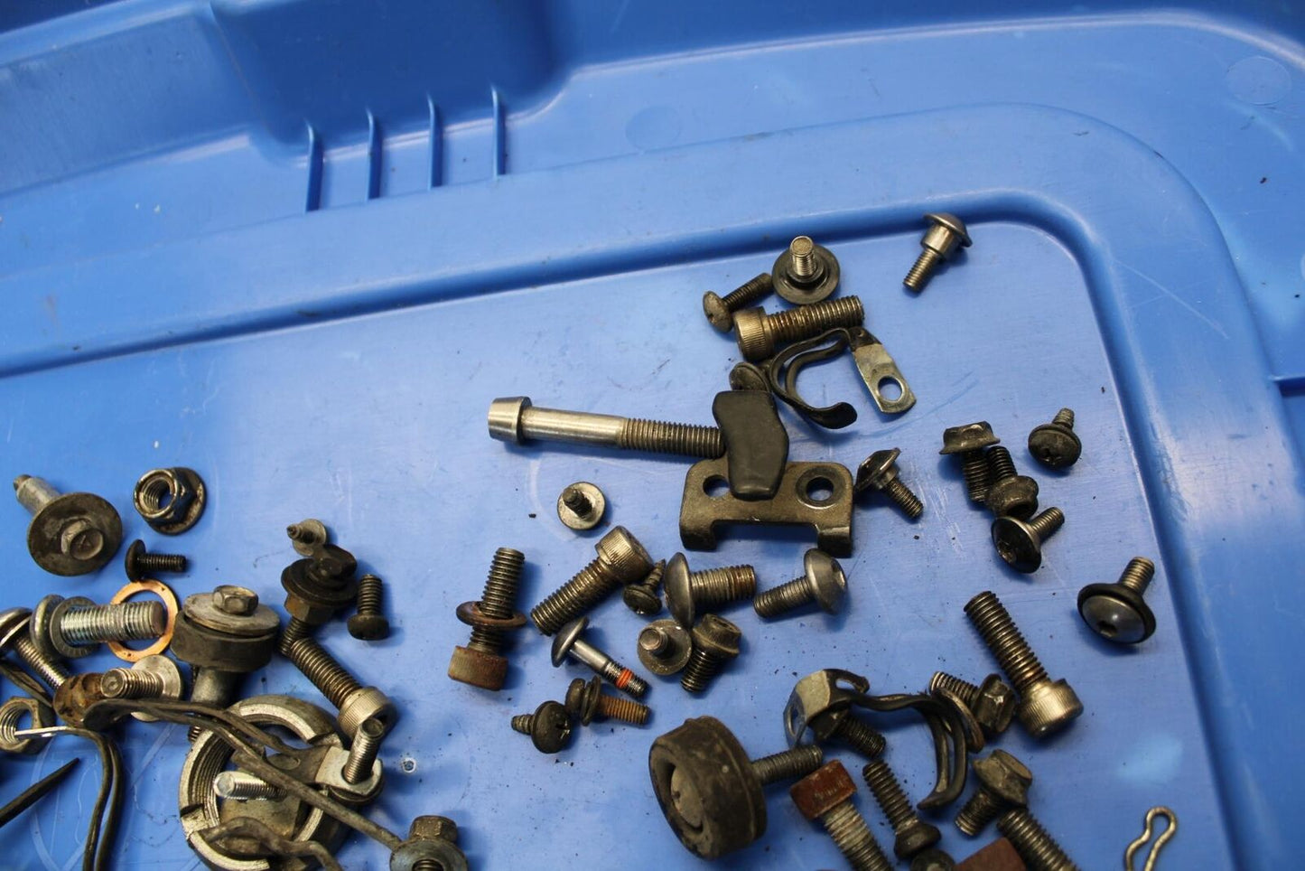 91-92 SUZUKI GSXR1100 GSXR 1100M BOLT LEFTOVER BRACKET BB435