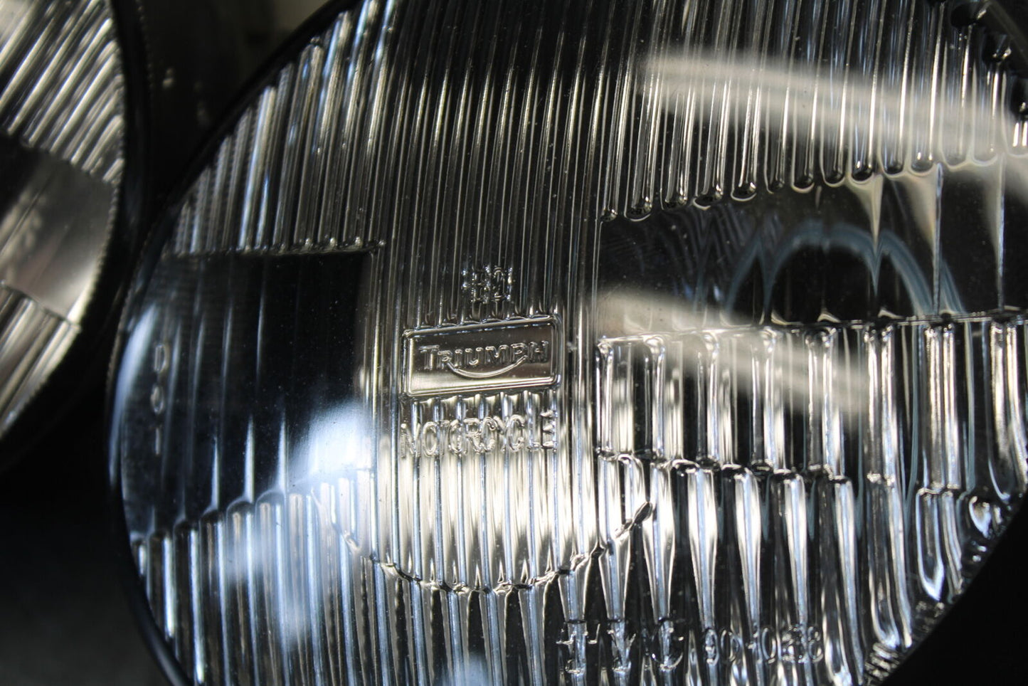 01-06 TRIUMPH TIGER 955I FRONT HEADLIGHT HEAD LIGHT LAMP BB693