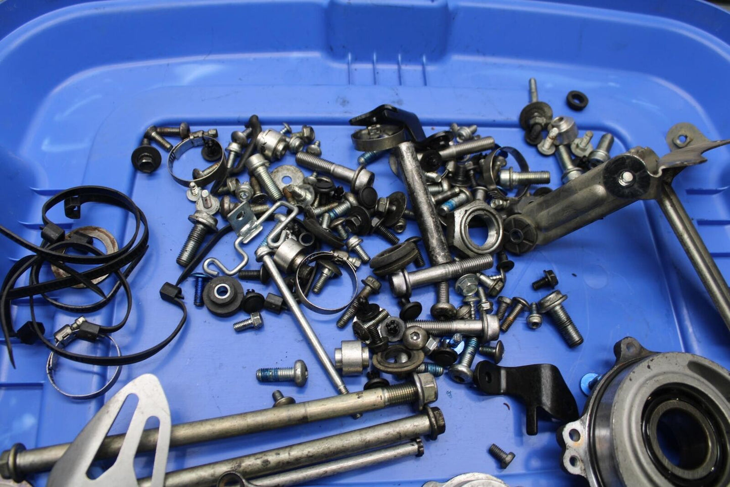 2011 Suzuki GSXR1000 MISCELLANEOUS MOUNTING BOLTS HARDWARE MOTOR SCREWS BB96