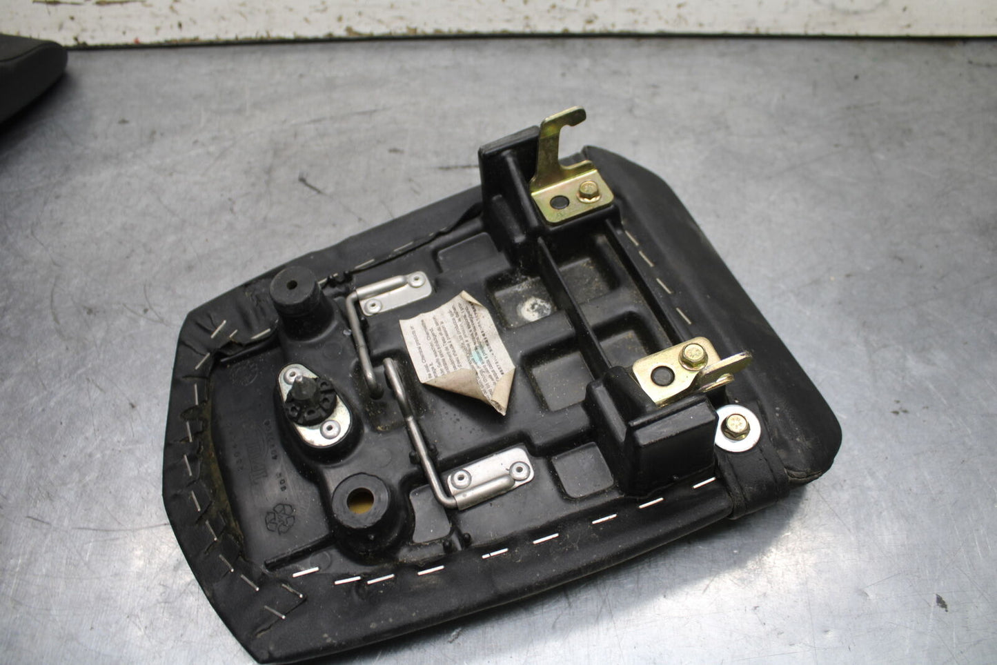 03-04 TRIUMPH DAYTONA 600 REAR BACK PASSENGER SEAT PAD SADDLE PILLION BB745