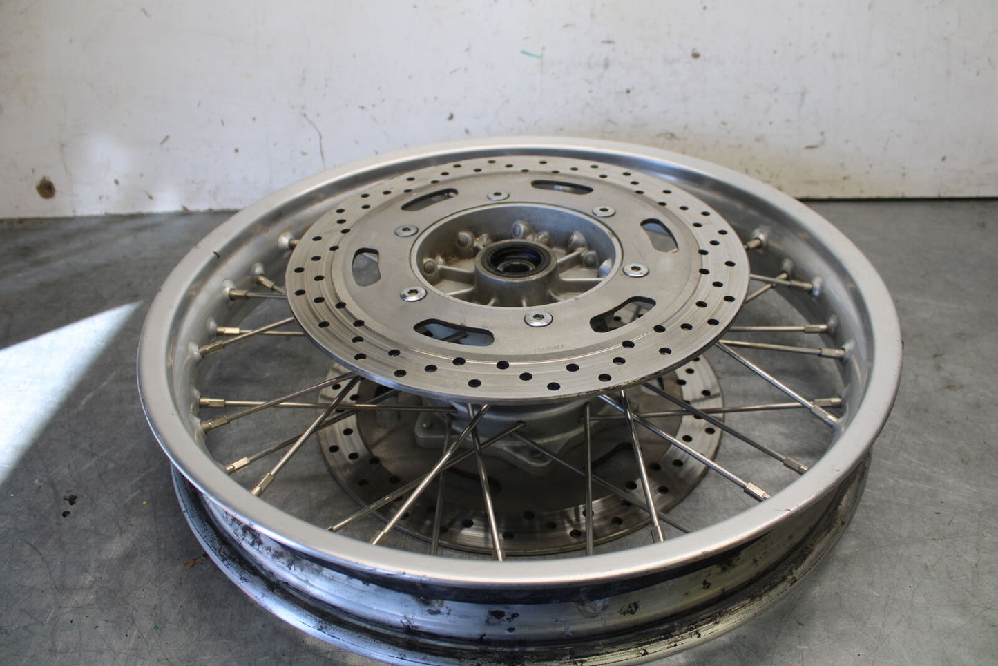 01-06 TRIUMPH TIGER 955I FRONT RIM FRONT WHEEL BB693