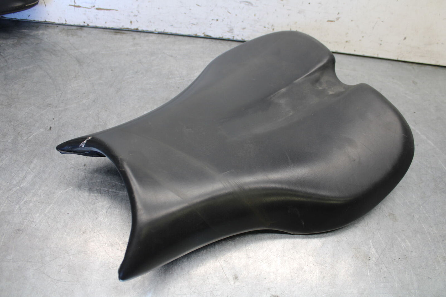 07-08 TRIUMPH DAYTONA 675 FRONT DRIVERS SEAT PAD SADDLE PILLION T2306512 BB685