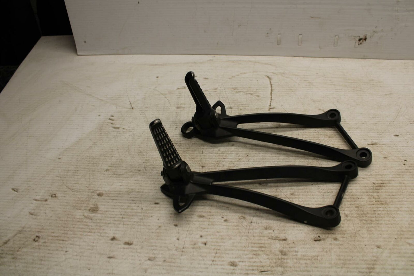 13-18 KAWASAKI NINJA ZX6R REAR BACK PASSENGER PEG SET PAIR BB304