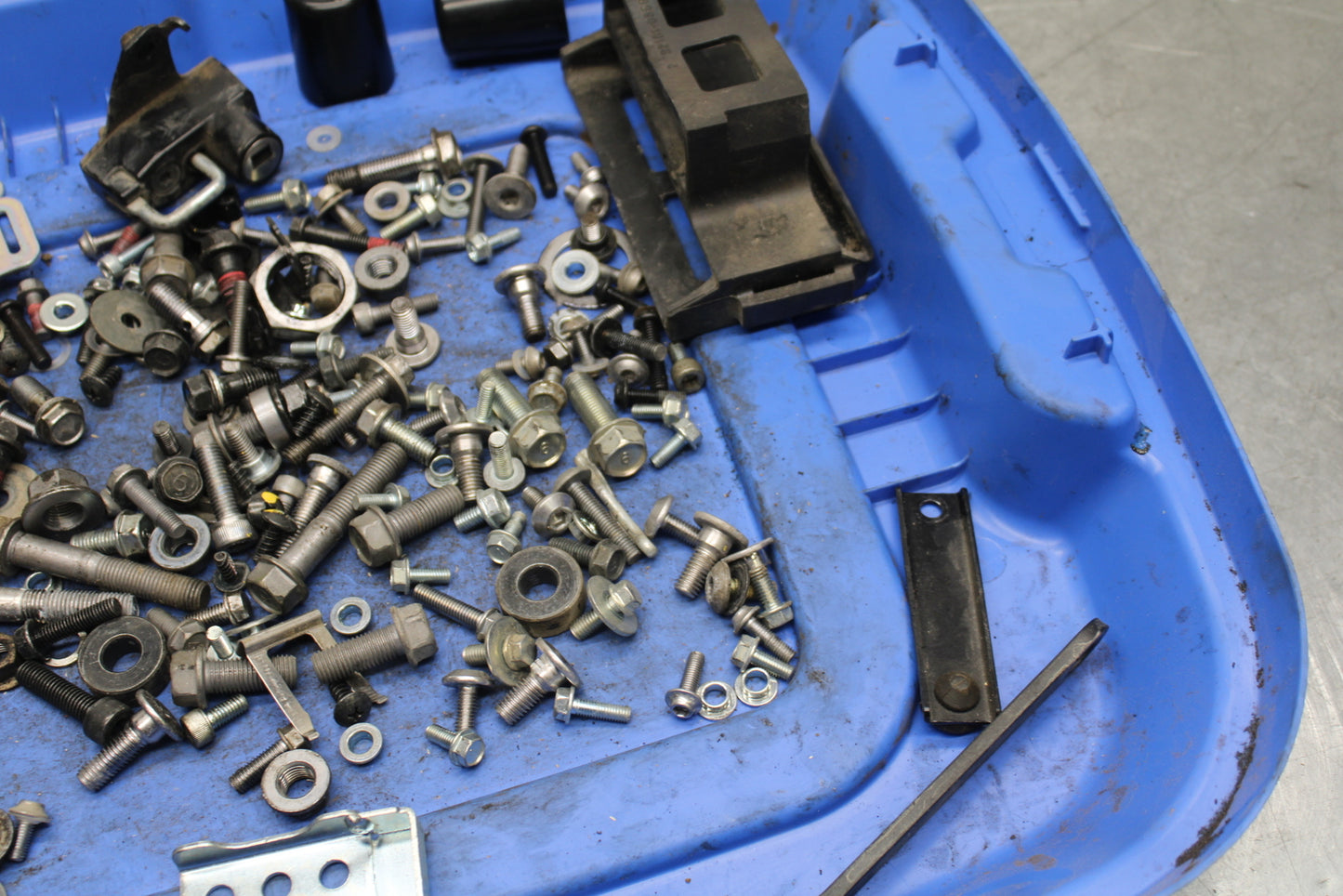 24 KAWASAKI NINJA 500 ABS MOUNTING BOLTS HARDWARE MOTOR SCREWS BB744