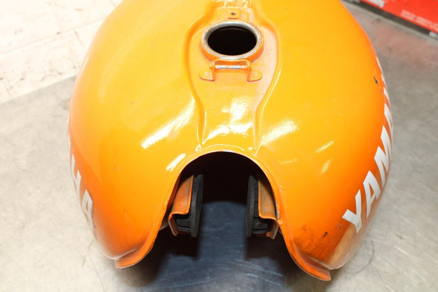 1977 Yamaha XS750 GAS TANK FUEL PETROL RESERVOIR BB554