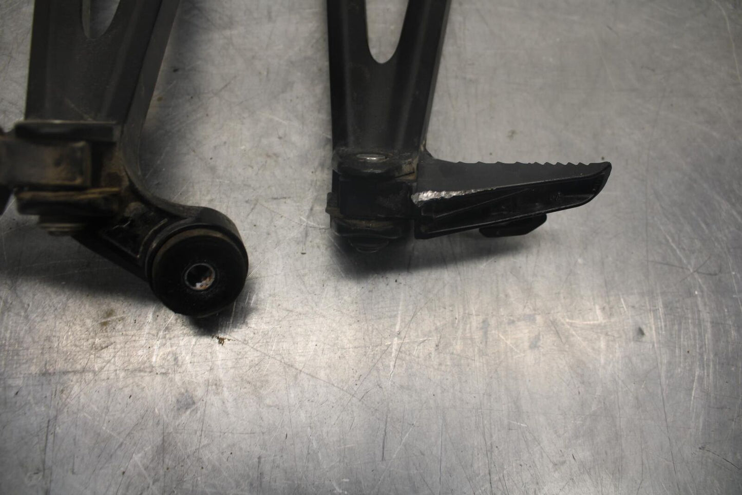 15-21 SUZUKI GSXR600 REAR BACK PASSENGER PEG SET PAIR BB460