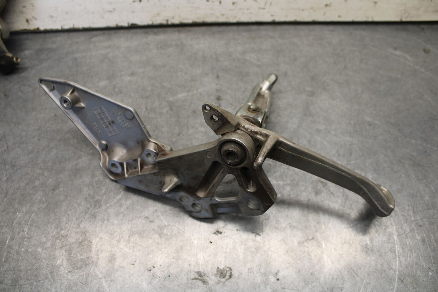 03-07 SUZUKI SV1000S RIGHT LEFT REARSETS REAR SET DRIVER FOOT PEGS BB657