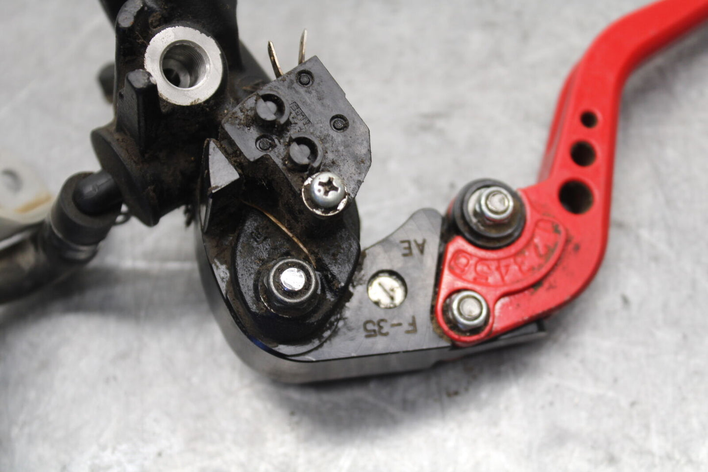 09-11 TRIUMPH DAYTONA 675 FRONT BRAKE MASTER CYLINDER w/ LEVER BB652