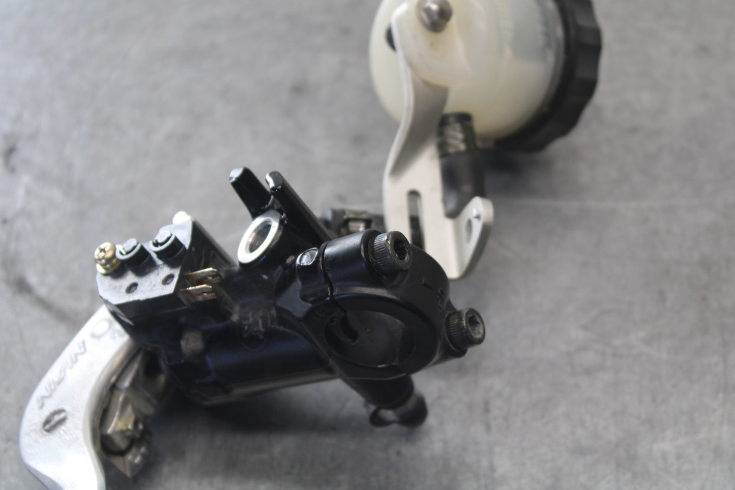 07-08 TRIUMPH DAYTONA 675 FRONT BRAKE MASTER CYLINDER w/ LEVER T2025700 BB685